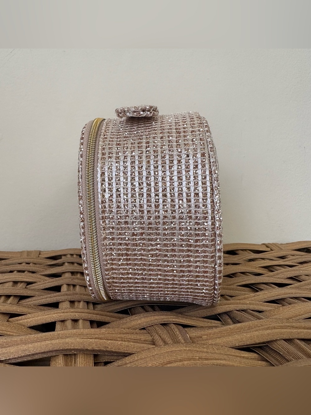 Dior Holiday 2025 cosmetic bag - Picture 3 of 7